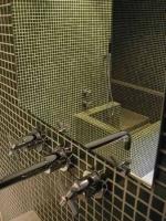 jeu de mirroir dans la salle
de bain, cliquez pour agrandir