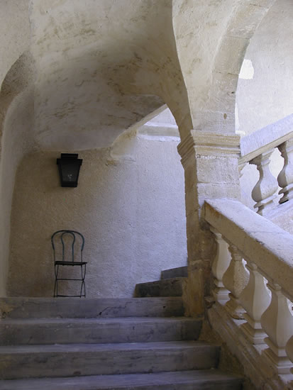 un double escalier
mene au premier niveau du chateau